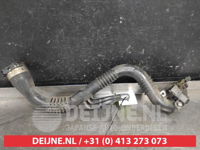 Usagé Tube intercooler Nissan Pulsar (C13) 1.2 DIG-T 16V Prix € 50,00 Règlement à la marge proposé par V.Deijne Jap.Auto-onderdelen BV