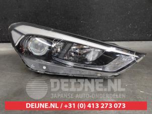 Used Headlight, right Hyundai Tucson (TL) 1.7 CRDi 16V 2WD Price on request offered by V.Deijne Jap.Auto-onderdelen BV