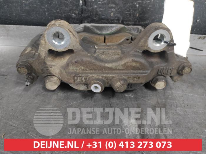 Front brake calliper, left Toyota Hilux VI 2.4 D4D-F 16V 4x4 ...