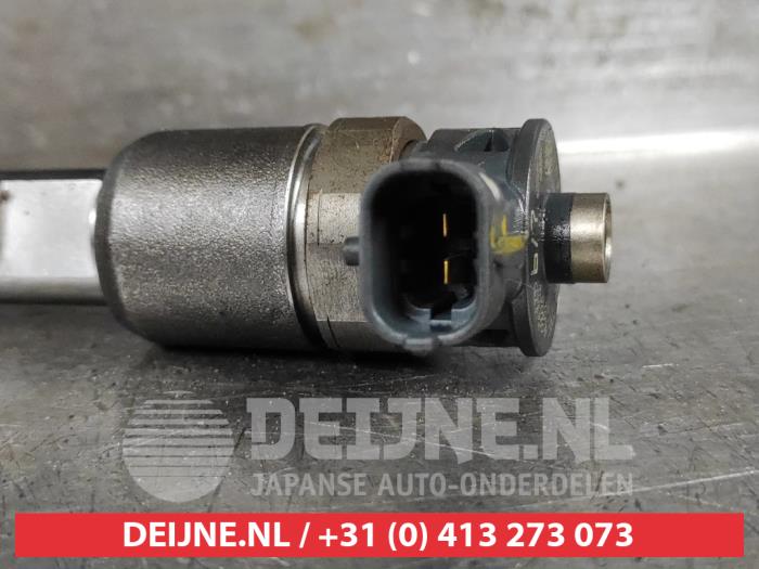 Injector (diesel) from a Hyundai i30 (PDEB5/PDEBB/PDEBD/PDEBE) 1.6 CRDi 16V VGT 2018