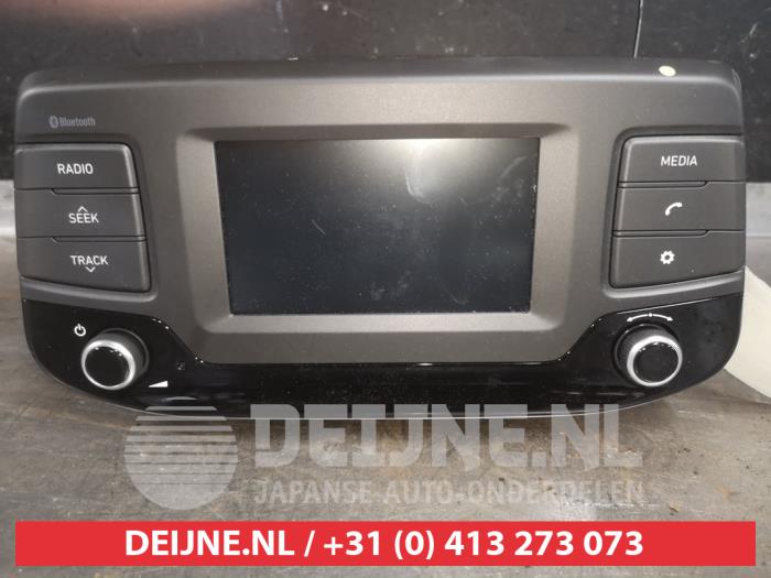 Radio van een Hyundai i30 (PDEB5/PDEBB/PDEBD/PDEBE) 1.0 T-GDI 12V 2018