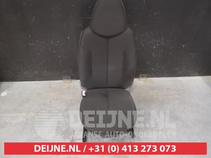 Seat, left from a Toyota Aygo (B10) 1.0 12V VVT-i 2007