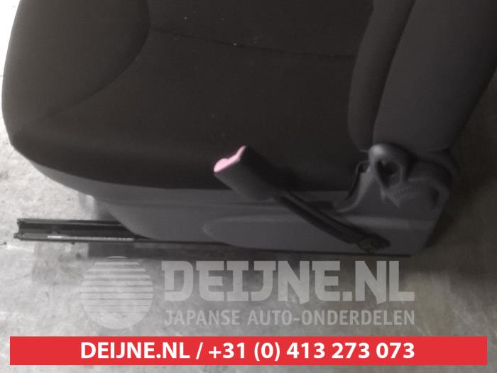 Siège avant droit d'un Toyota Aygo (B10) 1.0 12V VVT-i 2007