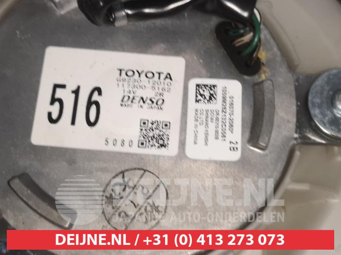 Accu ventilator van een Toyota Auris Touring Sports (E18) 1.8 16V Hybrid 2014