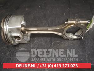 Kolben van een Toyota Verso 1.8 16V VVT-i 2012