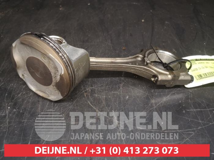 Usados Pistón Toyota Verso 1.8 16V VVT-i Precio € 50,00 Norma de margen ofrecido por V.Deijne Jap.Auto-onderdelen BV