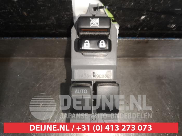 Usados Interruptor combinado de ventanillas Toyota Verso S 1.33 16V Dual VVT-I Precio € 50,00 Norma de margen ofrecido por V.Deijne Jap.Auto-onderdelen BV