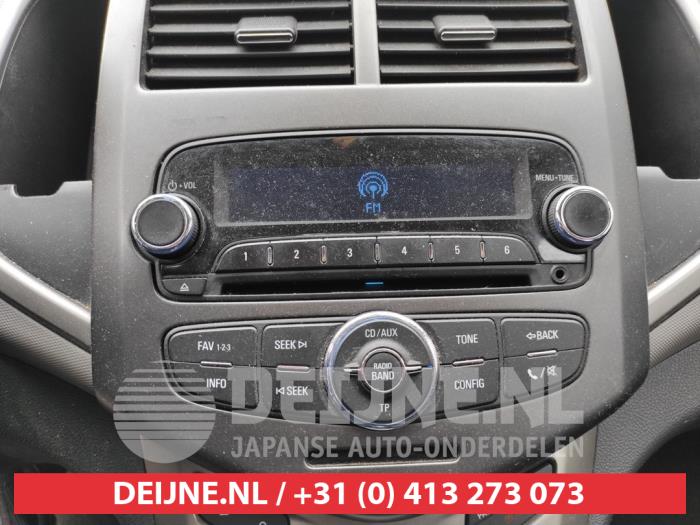 Radio from a Chevrolet Aveo (300) 1.3 D 16V 2012