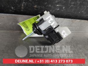 Used Headlight motor Hyundai i10 (B5) 1.2 16V Price on request offered by V.Deijne Jap.Auto-onderdelen BV