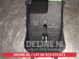 Usados Sensor de radar Honda Jazz (GK) 1.3 -i-VTEC 16V Precio de solicitud ofrecido por V.Deijne Jap.Auto-onderdelen BV