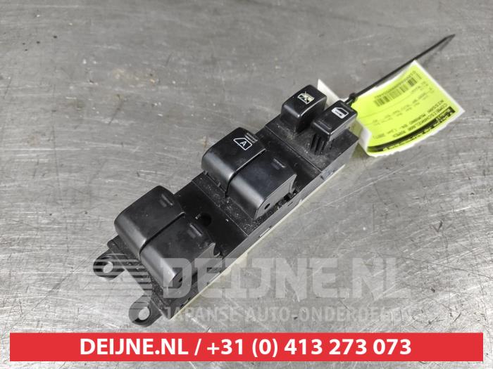 Usados Interruptor combinado de ventanillas Nissan Murano (Z50) 3.5 V6 24V 4x4 Precio € 50,00 Norma de margen ofrecido por V.Deijne Jap.Auto-onderdelen BV