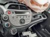 Radio d'un Honda Jazz (GE6/GE8/GG/GP), 2008 / 2015 1.2 VTEC 16V, Berline avec hayon arrière, Essence, 1.198cc, 66kW (90pk), FWD, L12B2; L12B1, 2008-07 / 2015-06 2009