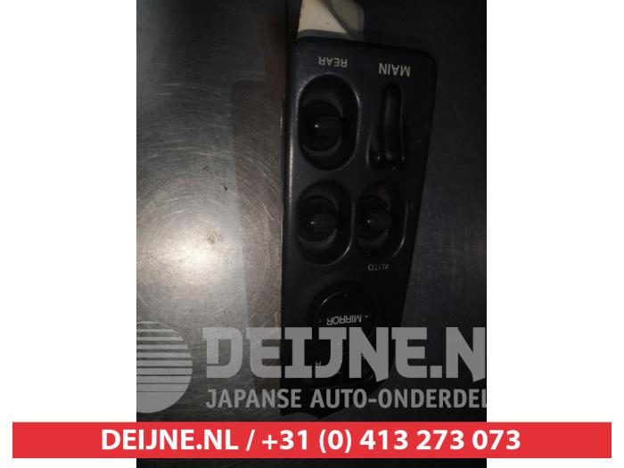 Usados Interruptor combinado de ventanillas Honda CRX (EG/EH) 1.6 ESi 16V Precio € 25,00 Norma de margen ofrecido por V.Deijne Jap.Auto-onderdelen BV