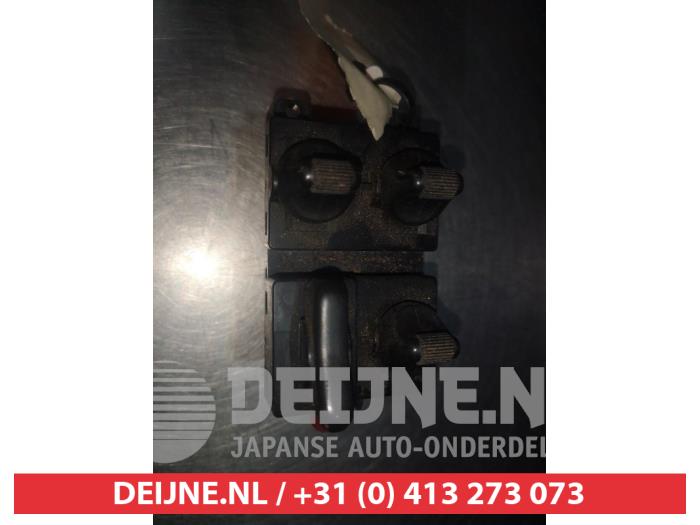 Usados Interruptor combinado de ventanillas Honda CRX (EG/EH) 1.6 ESi 16V Precio € 25,00 Norma de margen ofrecido por V.Deijne Jap.Auto-onderdelen BV