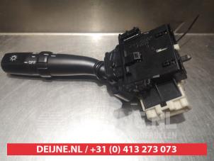 Używane Przelacznik swiatel Toyota Avensis Verso (M20) 2.0 D-4D 16V Cena € 50,00 Procedura marży oferowane przez V.Deijne Jap.Auto-onderdelen BV