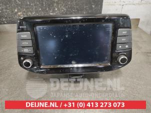 Używane Radio Hyundai i30 Wagon (PDEF5) 1.0 T-GDI 12V Cena € 250,00 Procedura marży oferowane przez V.Deijne Jap.Auto-onderdelen BV