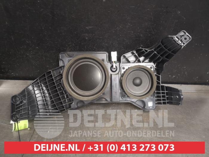 Używane Subwoofer Kia Proceed (CD) 1.6 T-GDI 16V DCT Cena na żądanie oferowane przez V.Deijne Jap.Auto-onderdelen BV