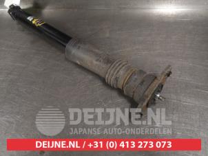 Used Rear shock absorber, left Hyundai iX35 (LM) 2.0 16V 4x4 Price € 35,00 Margin scheme offered by V.Deijne Jap.Auto-onderdelen BV