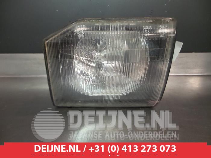 Używane Reflektor lewy Mitsubishi Pajero Hardtop (V1/2/3/4) 2.8 TDi Long Body Cena € 50,00 Procedura marży oferowane przez V.Deijne Jap.Auto-onderdelen BV