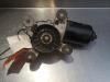 Scheibenwischermotor vorne van een Mazda Demio (DW), 1996 / 2003 1.3 16V, MPV, Benzin, 1.324cc, 46kW (63pk), FWD, B3, 1998-08 / 2003-07, DW3W; DW192 2000