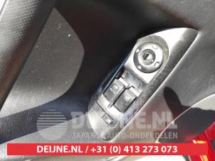 Gebrauchte Kombischalter Fenster Hyundai Coupe 1.6 16V Preis € 35,00 Margenregelung angeboten von V.Deijne Jap.Auto-onderdelen BV