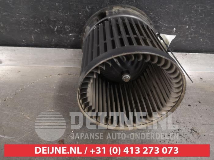 Heating and ventilation fan motor from a Nissan Qashqai (J11) 1.6 DIG-T 163 16V 2016