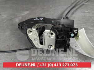 Used Rear door lock mechanism 4-door, left Hyundai iX35 (LM) 2.0 16V Price € 75,00 Margin scheme offered by V.Deijne Jap.Auto-onderdelen BV