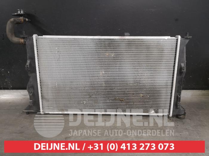 Usagé Radiateur Mazda 5 (CR19) 1.8i 16V Prix € 35,00 Règlement à la marge proposé par V.Deijne Jap.Auto-onderdelen BV