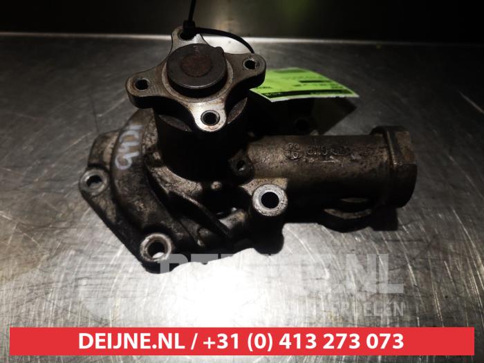 Usagé Pompe à eau Hyundai Trajet 2.0 16V Prix € 25,00 Règlement à la marge proposé par V.Deijne Jap.Auto-onderdelen BV