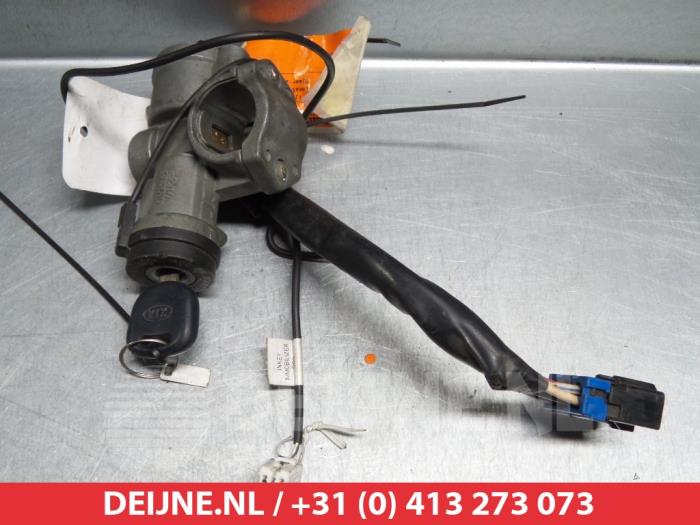 Używane Stacyjka + Kluczyk Kia Pride Cena € 35,00 Procedura marży oferowane przez V.Deijne Jap.Auto-onderdelen BV