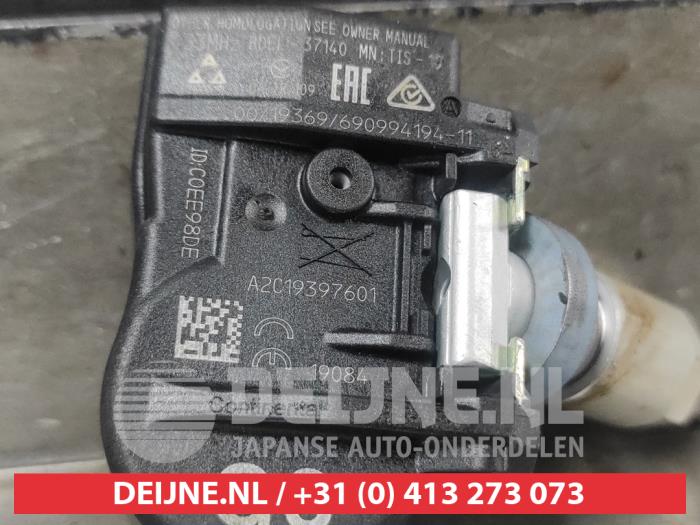 Däcktryckssensor från en Mazda CX-30 (DM) 1.8 Skyactiv D 116 16V 2020