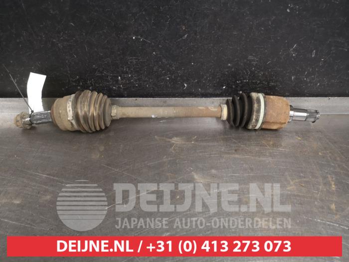 Front drive shaft, left from a Mitsubishi Outlander (GF/GG) 2.0 16V PHEV 4x4 2013