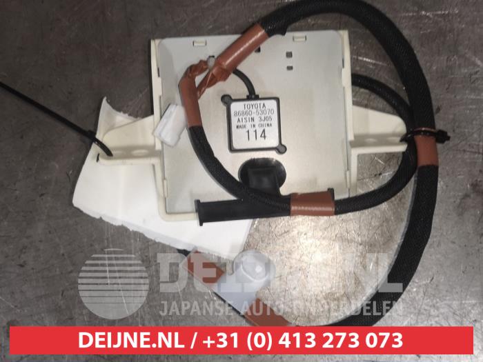 Używane Antena GPS Lexus IS (E3) 300h 2.5 16V Cena na żądanie oferowane przez V.Deijne Jap.Auto-onderdelen BV