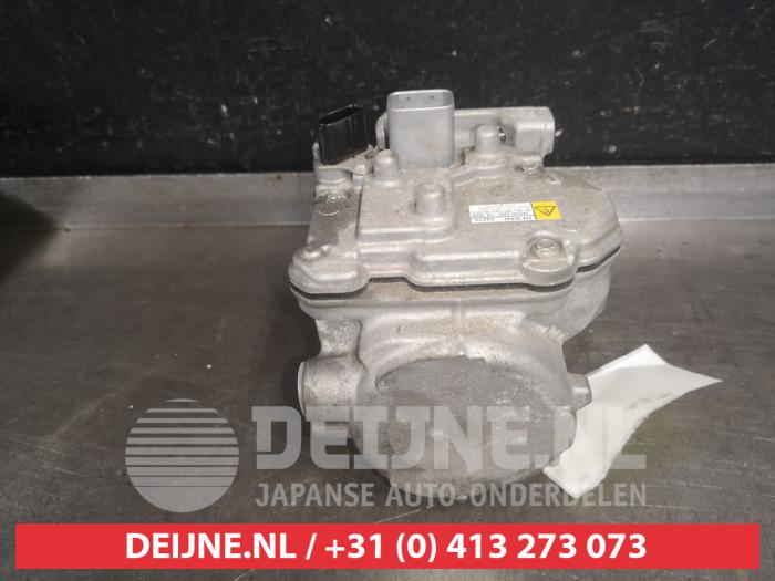 Air conditioning pump from a Lexus IS (E3) 300h 2.5 16V 2014