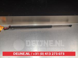 Used Rear gas strut, left Nissan Note (E11) 1.5 dCi 68 Price on request offered by V.Deijne Jap.Auto-onderdelen BV