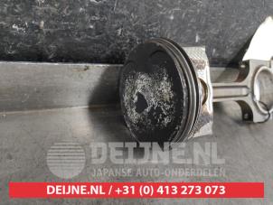 Kolben van een Mazda 5 (CR19) 2.0i 16V 2009