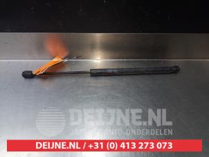 Used Bonnet gas strut, left Hyundai Coupe 1.6 16V Price on request offered by V.Deijne Jap.Auto-onderdelen BV
