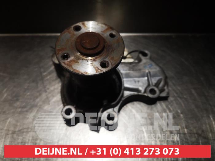 Begagnade Vattenpump Mitsubishi Space Star (DG) 1.6 16V Pris € 50,00 Marginaltabell erbjuds av V.Deijne Jap.Auto-onderdelen BV