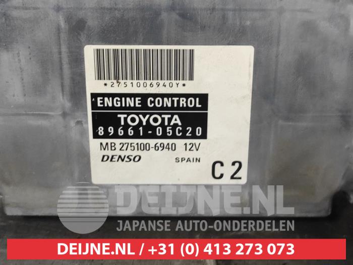Ignition lock + key from a Toyota Avensis Wagon (T25/B1E) 1.8 16V VVT-i 2008