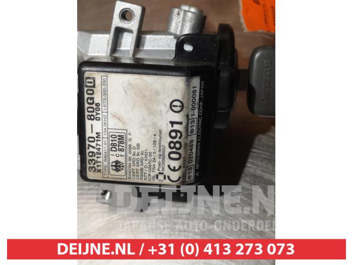 Ignition lock + key from a Suzuki Ignis (FH) 1.3 16V 2002