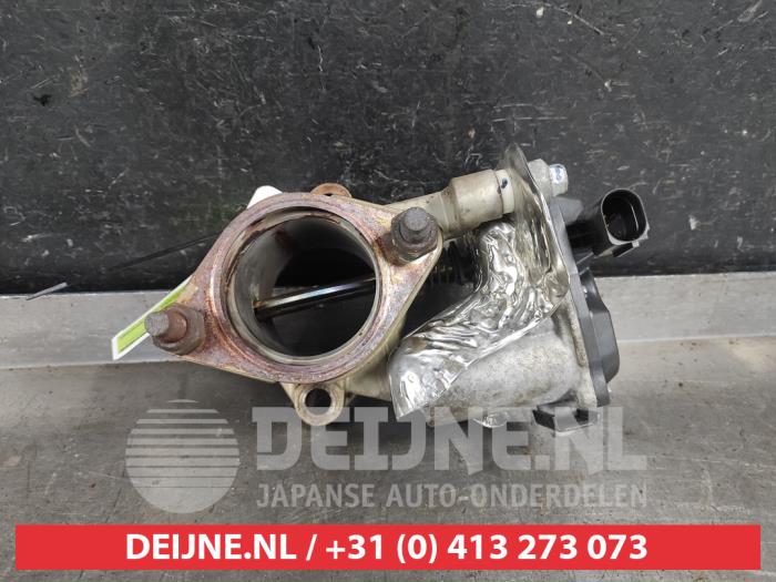 Exhaust throttle valve from a Kia Sorento II (XM) 2.2 CRDi 16V VGT 4x4 2014