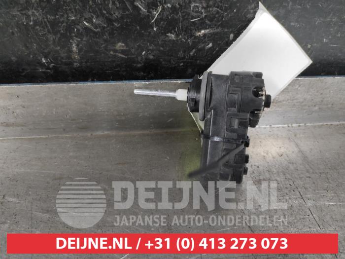 Używane Silnik reflektora Kia Sorento Cena € 20,00 Procedura marży oferowane przez V.Deijne Jap.Auto-onderdelen BV