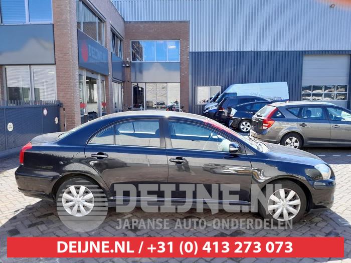 Usados Ventanilla triangular derecha detrás Toyota Avensis (T25/B1B) 1.6 16V VVT-i Precio € 35,00 Norma de margen ofrecido por V.Deijne Jap.Auto-onderdelen BV