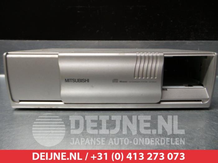 Usagé Changeur de CD Mitsubishi L-200 2.5 DI-D 4x4 Prix € 20,00 Règlement à la marge proposé par V.Deijne Jap.Auto-onderdelen BV