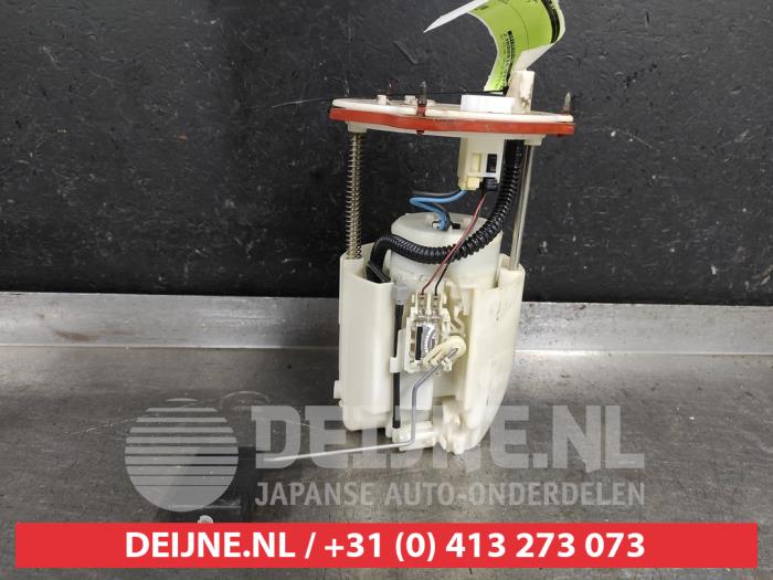 Usagé Pompe à carburant Mazda 5 (CR19) 2.0i 16V Prix € 40,00 Règlement à la marge proposé par V.Deijne Jap.Auto-onderdelen BV