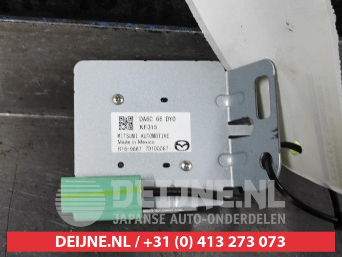 Używane Antena GPS Mazda 2 (DJ/DL) 1.5 SkyActiv-G 90 Cena na żądanie oferowane przez V.Deijne Jap.Auto-onderdelen BV