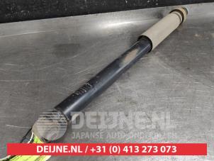 Used Rear shock absorber, right Nissan Leaf (ZE0) Leaf Price on request offered by V.Deijne Jap.Auto-onderdelen BV