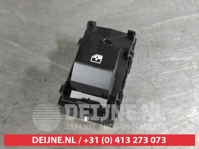 Usados Interruptor de ventanilla eléctrica Kia EV6 (CV) 77.4 kWh GT AWD Precio € 35,00 Norma de margen ofrecido por V.Deijne Jap.Auto-onderdelen BV