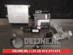 Used Ignition lock + key Hyundai Santa Fe II (CM) 2.7 V6 24V 4x4 Price on request offered by V.Deijne Jap.Auto-onderdelen BV