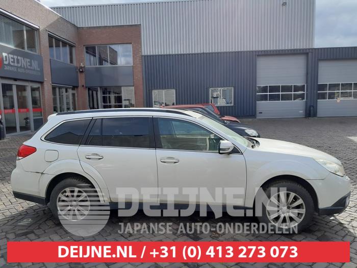 Usados Ventanilla triangular derecha detrás Subaru Legacy Wagon (BR) 2.0 D 16V Precio € 30,00 Norma de margen ofrecido por V.Deijne Jap.Auto-onderdelen BV